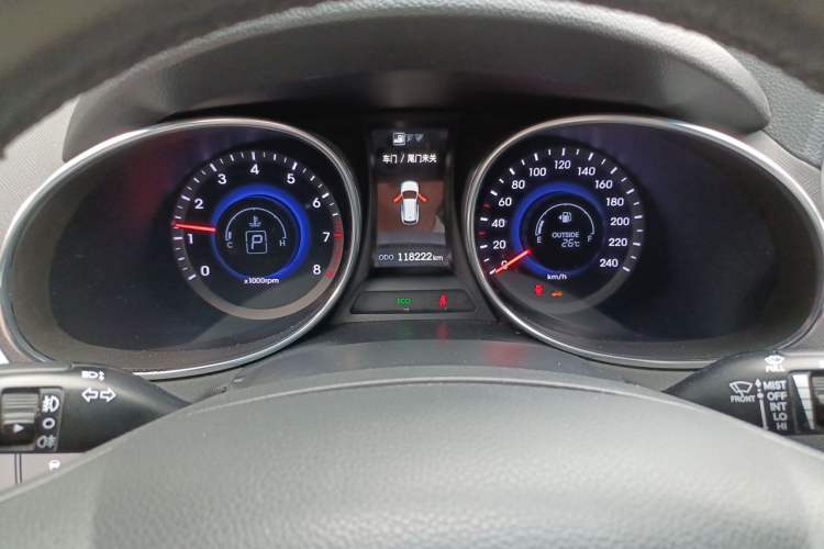 Used Hyundai Santa Fe 2015 2.4L Automatic Two-Wheel Drive Smart Version 5 Seats Instrument Cluster