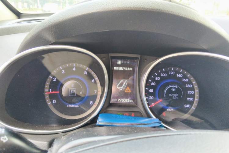Used Hyundai Santa Fe 2015 2.4L Automatic Two-Wheel Drive Smart Version 5 Seats Instrument Cluster