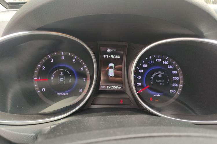 Used Hyundai Santa Fe 2015 2.0T Automatic 4x4 Smart 7-Seater Instrument Cluster