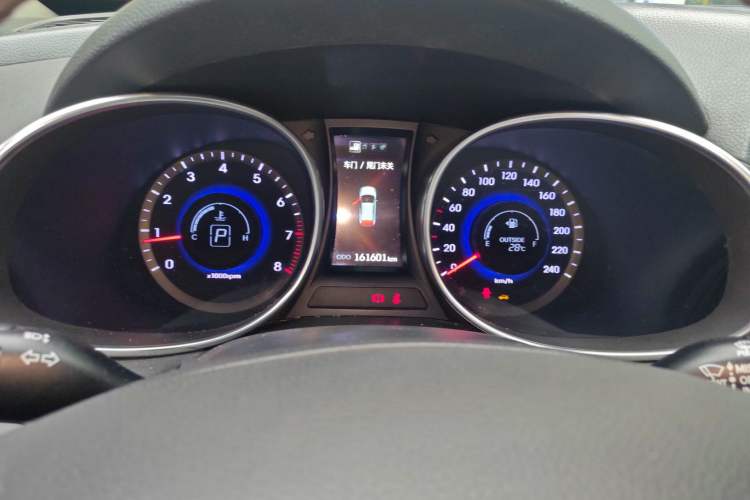 Used Hyundai Santa Fe 2015 2.0T Automatic Two-Wheel Drive Smart Version 5 Seats Instrument Cluster