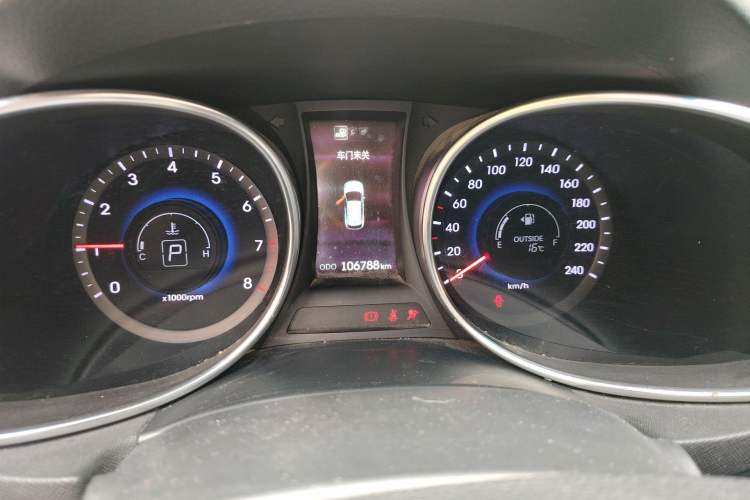 Used Hyundai Santa Fe 2015 2.0T Automatic Two-Wheel Drive Smart Version 5 Seats Instrument Cluster