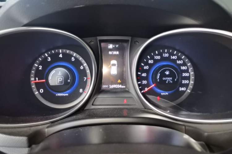 Used Hyundai Santa Fe 2015 2.0T Automatic Two-Wheel Drive Smart Version 5 Seats Instrument Cluster