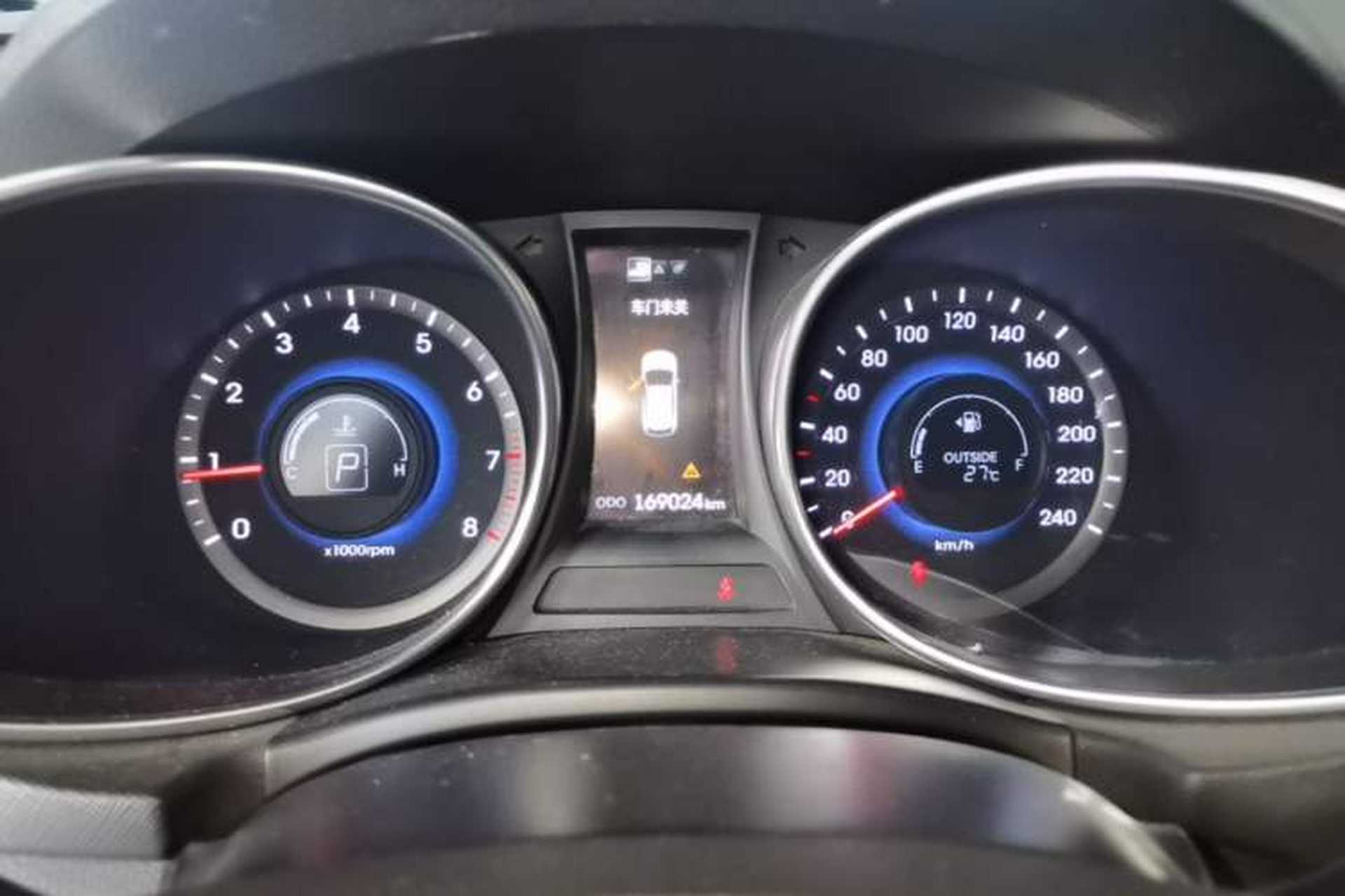 Used Hyundai Santa Fe 2015 2.0T Automatic Two-Wheel Drive Smart Version 5 Seats Instrument Cluster