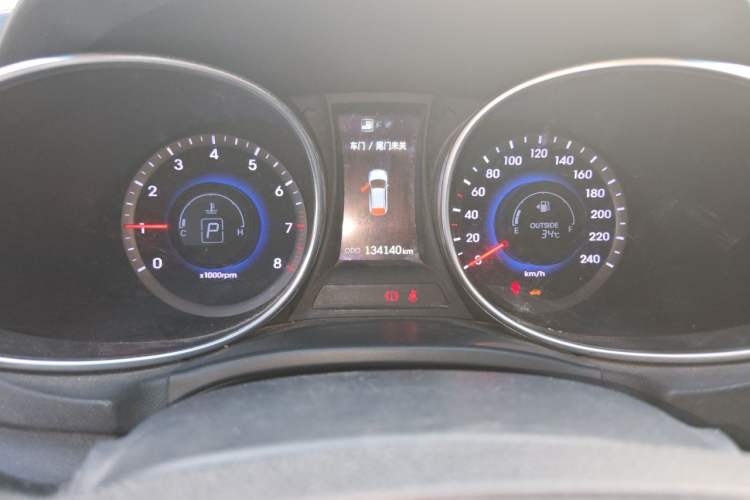 Used Hyundai Santa Fe 2015 2.0T Automatic Two-Wheel Drive Smart Version 5 Seats Instrument Cluster