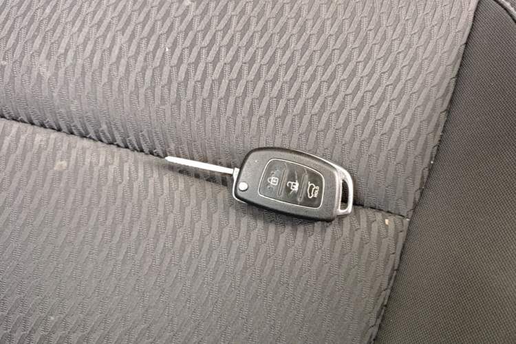 Used Hyundai Santa Fe 2015 2.4L Automatic Two-Wheel Drive Comfort Edition 5 Seats Interior 1