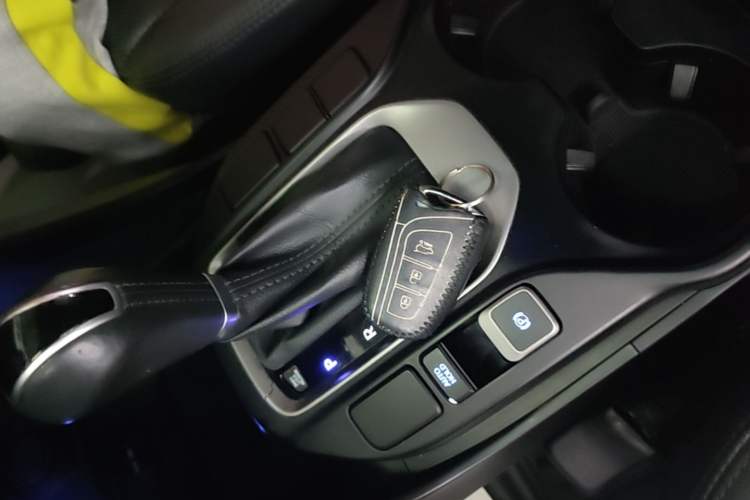 Used Hyundai Santa Fe 2015 2.4L Automatic Two-Wheel Drive Smart Version 5 Seats Interior 1