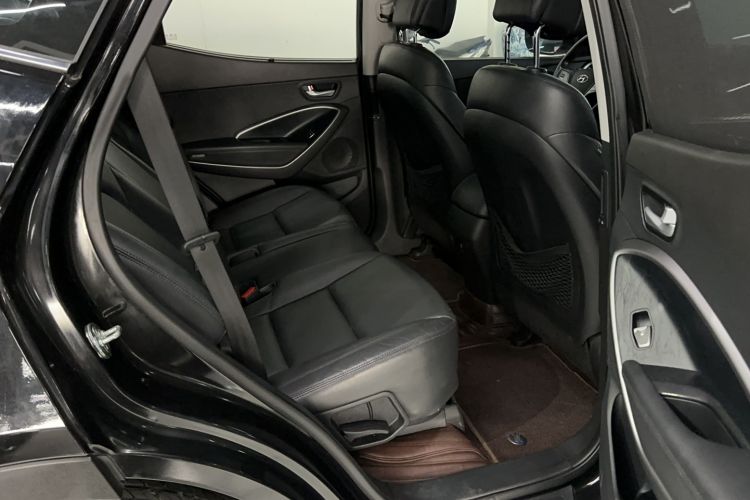 Used Hyundai Santa Fe 2015 2.0T Automatic Two-Wheel Drive Smart Version 5 Seats Interior 7