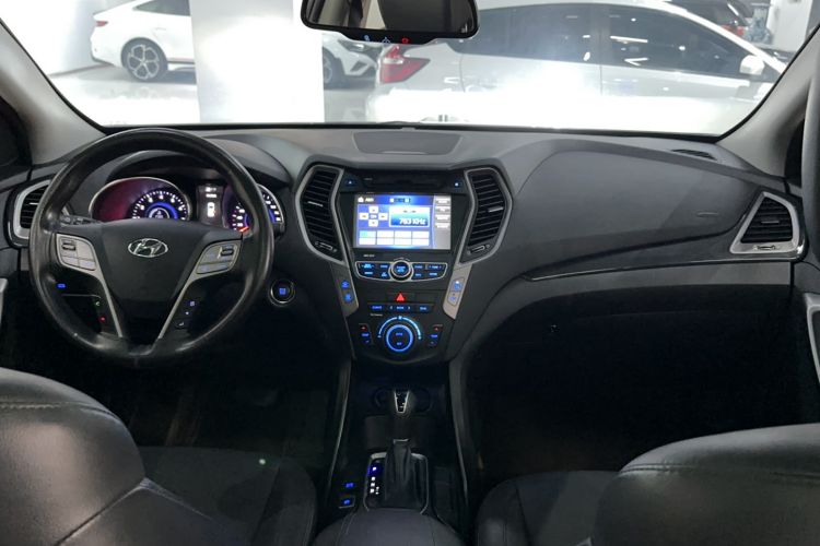 Used Hyundai Santa Fe 2015 2.0T Automatic Two-Wheel Drive Smart Version 5 Seats Interior 8