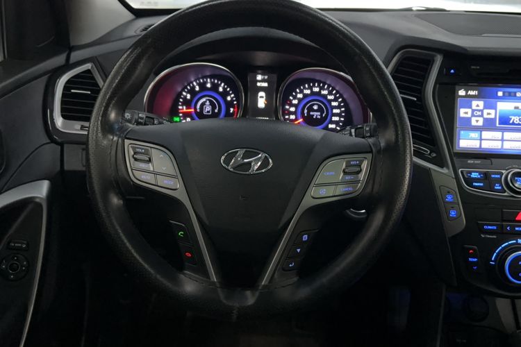 Used Hyundai Santa Fe 2015 2.0T Automatic Two-Wheel Drive Smart Version 5 Seats Interior 9