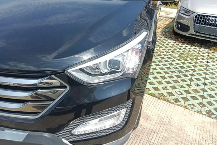 Used Hyundai Santa Fe 2015 2.0T Automatic All-Wheel Drive Smart Version 5 Seats Left Front Headlight