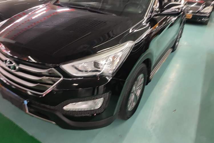 Used Hyundai Santa Fe 2015 2.4L Automatic Two-Wheel Drive Smart Version 5 Seats Left Front Headlight