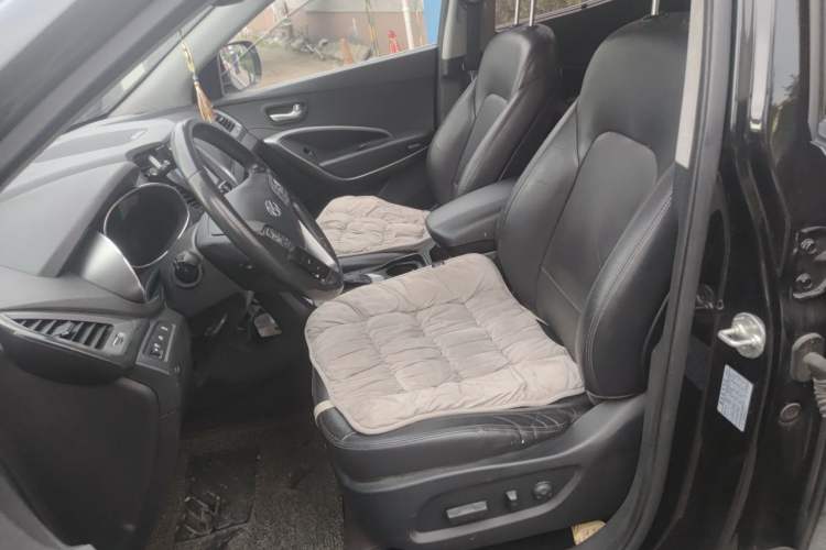 Used Hyundai Santa Fe 2015 2.0T Automatic Two-Wheel Drive Smart Version 5 Seats Left Front Seat