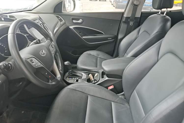 Used Hyundai Santa Fe 2015 2.0T Automatic Two-Wheel Drive Smart Version 5 Seats Left Front Seat