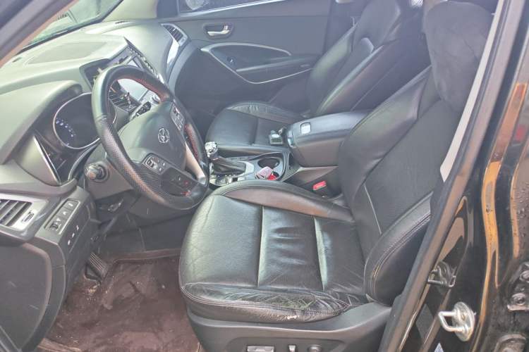Used Hyundai Santa Fe 2015 2.0T Automatic 4x4 Top-Grade 7-Seater Left Front Seat