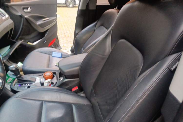 Used Hyundai Santa Fe 2015 2.0T Automatic Two-Wheel Drive Smart Version 5 Seats Left Front Seat