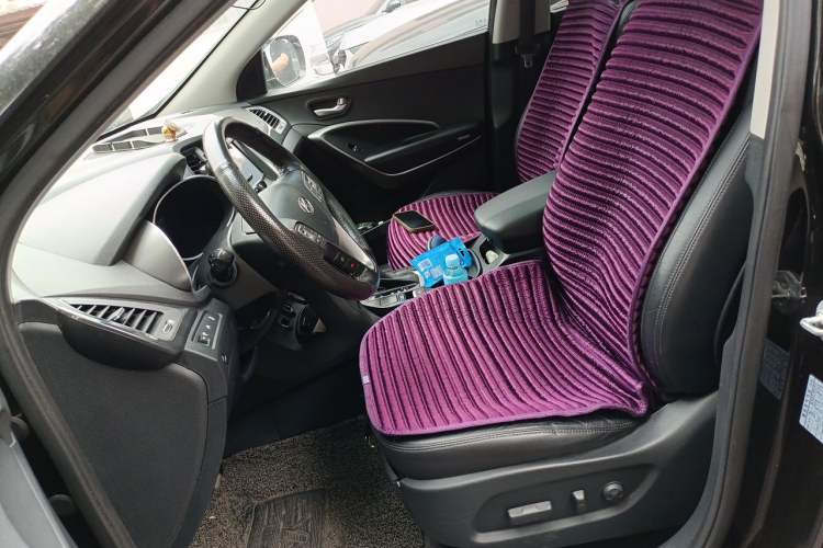 Used Hyundai Santa Fe 2015 2.4L Automatic Two-Wheel Drive Smart Version 5 Seats Left Front Seat