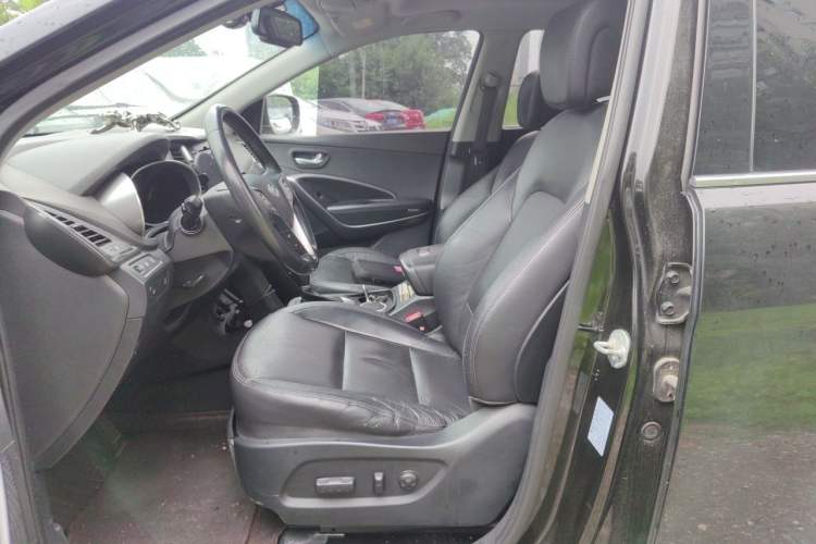 Used Hyundai Santa Fe 2015 2.0T Automatic 4x4 Smart 7-Seater Left Front Seat