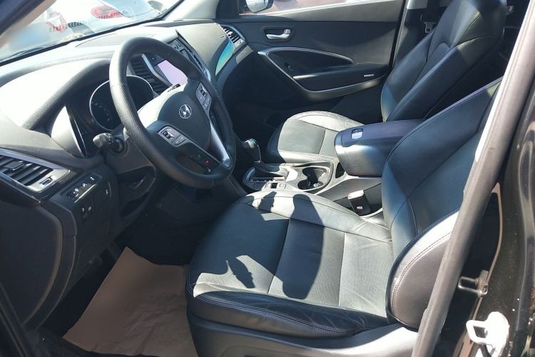 Used Hyundai Santa Fe 2015 2.0T Automatic All-Wheel Drive Smart Version 5 Seats Left Front Seat