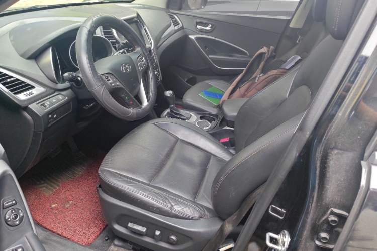 Used Hyundai Santa Fe 2015 2.0T Automatic Two-Wheel Drive Smart Version 5 Seats Left Front Seat