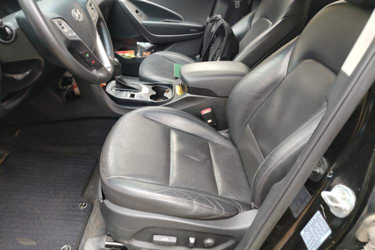 Used Hyundai Santa Fe 2015 2.0T Automatic Two-Wheel Drive Smart Version 5 Seats Left Front Seat