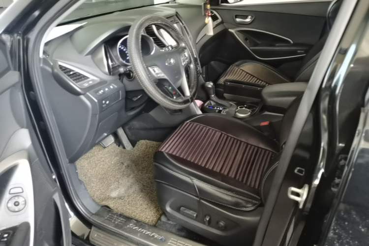 Used Hyundai Santa Fe 2015 2.0T Automatic Two-Wheel Drive Smart Version 5 Seats Left Front Seat