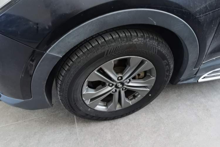 Used Hyundai Santa Fe 2015 2.0T Automatic Two-Wheel Drive Smart Version 5 Seats Left Front Wheel Hub