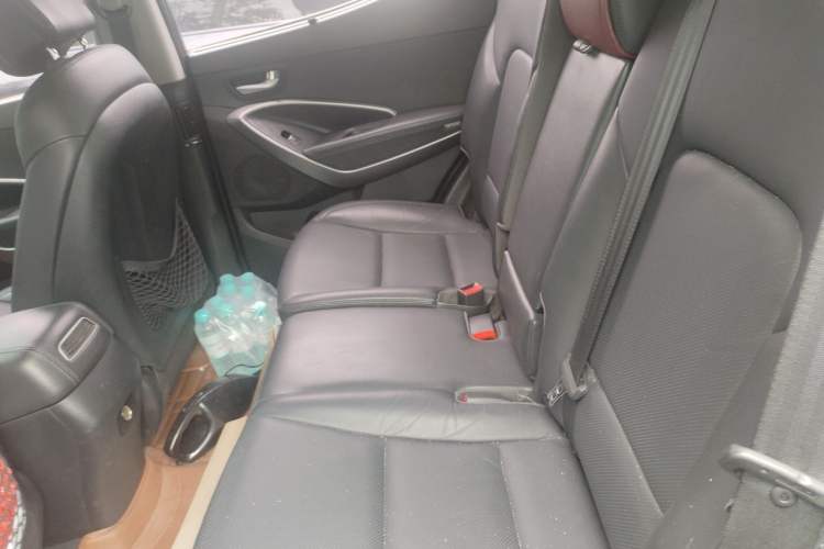 Used Hyundai Santa Fe 2015 2.0T Automatic All-Wheel Drive Smart Version 5 Seats Left Rear Seat
