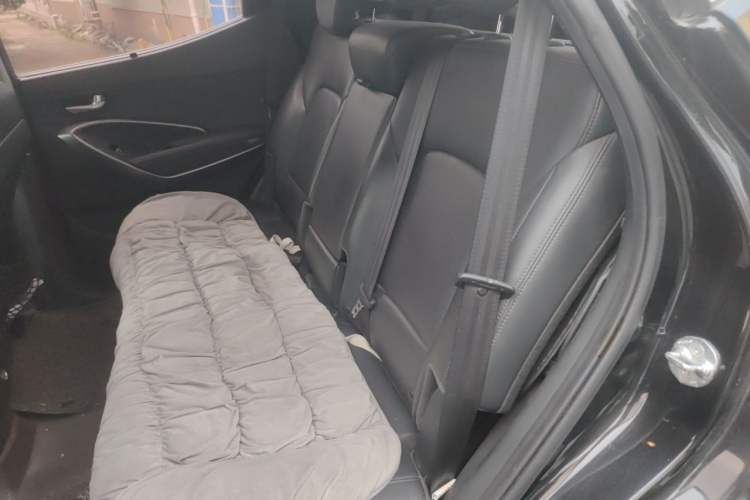 Used Hyundai Santa Fe 2015 2.0T Automatic Two-Wheel Drive Smart Version 5 Seats Left Rear Seat