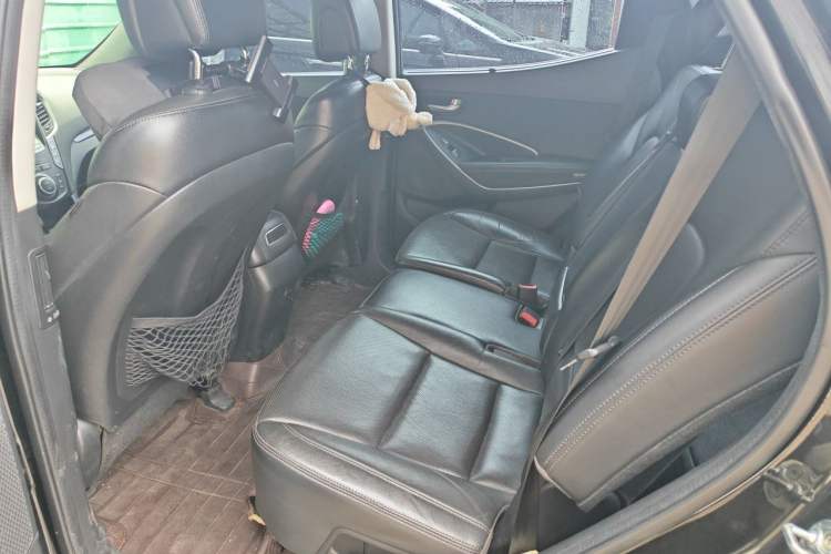 Used Hyundai Santa Fe 2015 2.0T Automatic 4x4 Top-Grade 7-Seater Left Rear Seat