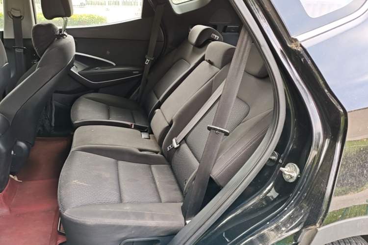Used Hyundai Santa Fe 2015 2.4L Automatic Two-Wheel Drive Comfort Edition 5 Seats Left Rear Seat