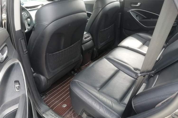 Used Hyundai Santa Fe 2015 2.0T Automatic All-Wheel Drive Smart Version 5 Seats Left Rear Seat