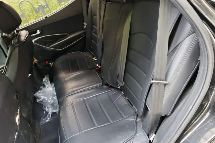 Used Hyundai Santa Fe 2015 2.0T Automatic 4x4 Smart 7-Seater Left Rear Seat