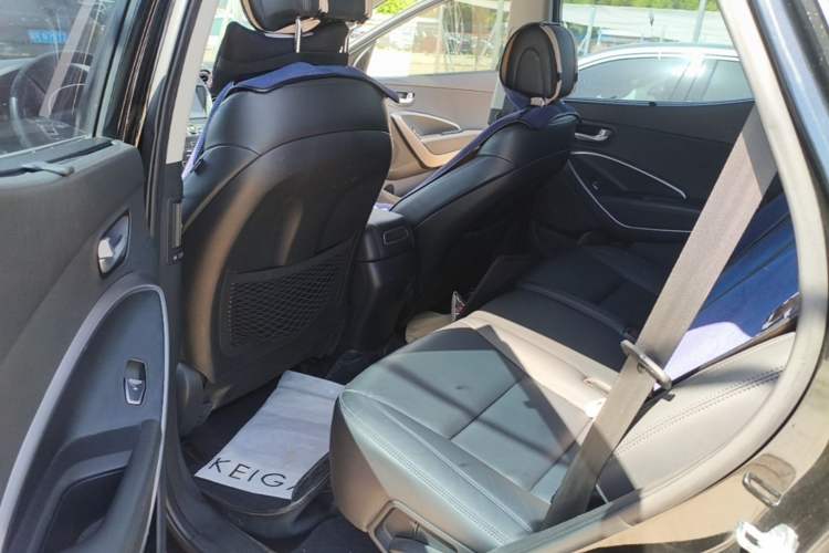 Used Hyundai Santa Fe 2015 2.0T Automatic All-Wheel Drive Smart Version 5 Seats Left Rear Seat
