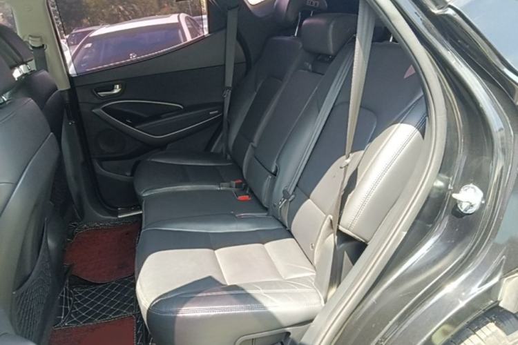 Used Hyundai Santa Fe 2015 2.0T Automatic All-Wheel Drive Smart Version 5 Seats Left Rear Seat