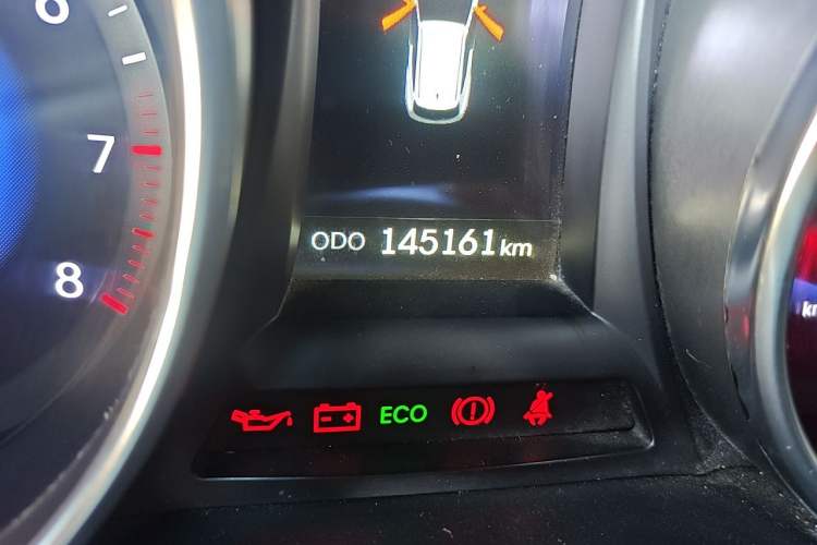 Used Hyundai Santa Fe 2015 2.0T Automatic Two-Wheel Drive Smart Version 5 Seats Odometer Close Up