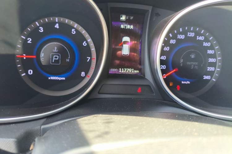 Used Hyundai Santa Fe 2015 2.0T Automatic All-Wheel Drive Smart Version 5 Seats Odometer Close Up