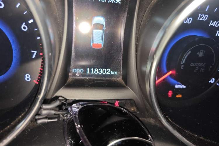 Used Hyundai Santa Fe 2015 2.0T Automatic All-Wheel Drive Smart Version 5 Seats Odometer Close Up