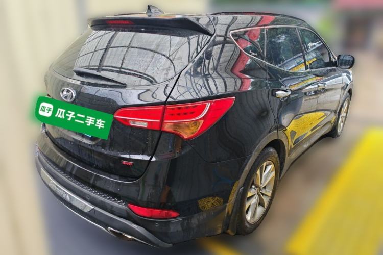 Used Hyundai Santa Fe 2015 2.0T Automatic 4x4 Top-Grade 7-Seater Rear Right 45 Deg