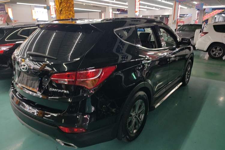 Used Hyundai Santa Fe 2015 2.4L Automatic Two-Wheel Drive Smart Version 5 Seats Rear Right 45 Deg