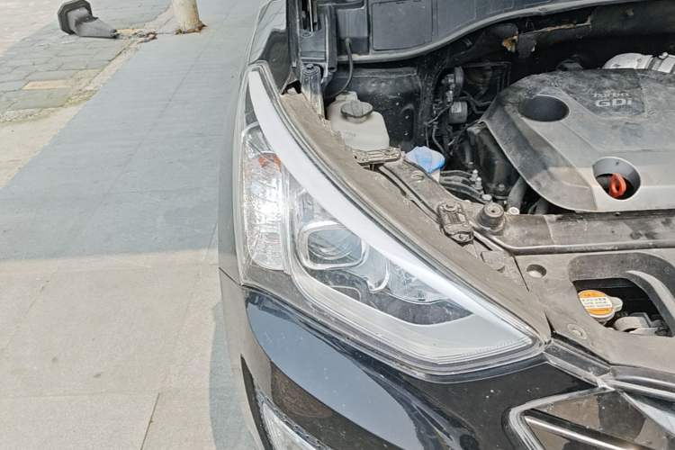Used Hyundai Santa Fe 2015 2.0T Automatic Two-Wheel Drive Smart Version 5 Seats Right Front Headlight