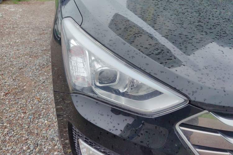 Used Hyundai Santa Fe 2015 2.0T Automatic 4x4 Smart 7-Seater Right Front Headlight