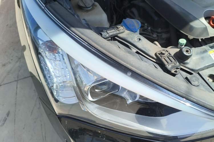 Used Hyundai Santa Fe 2015 2.0T Automatic All-Wheel Drive Smart Version 5 Seats Right Front Headlight