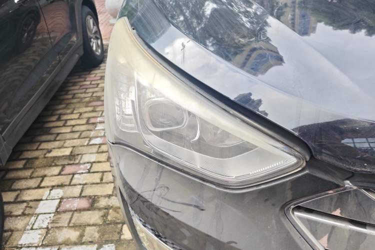 Used Hyundai Santa Fe 2015 2.0T Automatic Two-Wheel Drive Smart Version 5 Seats Right Front Headlight