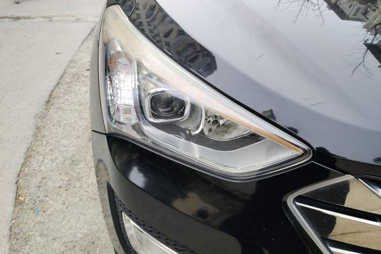 Used Hyundai Santa Fe 2015 2.0T Automatic Two-Wheel Drive Smart Version 5 Seats Right Front Headlight