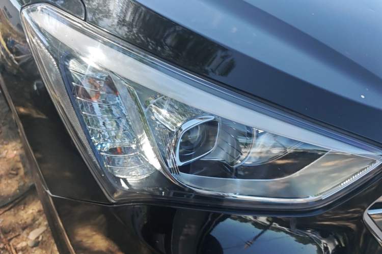 Used Hyundai Santa Fe 2015 2.0T Automatic Two-Wheel Drive Smart Version 5 Seats Right Front Headlight