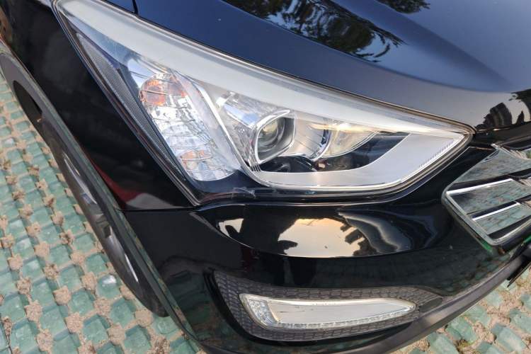 Used Hyundai Santa Fe 2015 2.0T Automatic Two-Wheel Drive Smart Version 5 Seats Right Front Headlight
