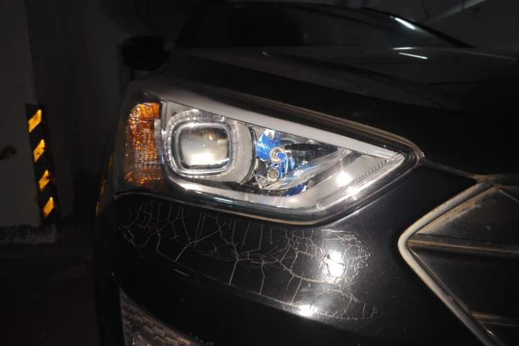 Used Hyundai Santa Fe 2015 2.0T Automatic All-Wheel Drive Smart Version 5 Seats Right Front Headlight