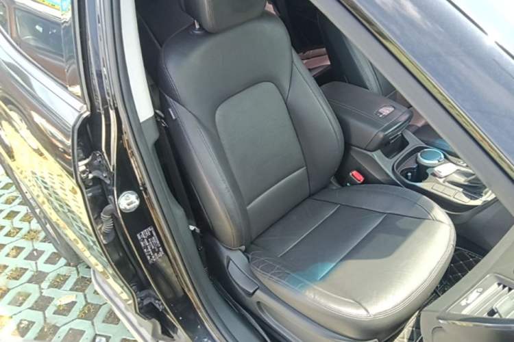 Used Hyundai Santa Fe 2015 2.0T Automatic All-Wheel Drive Smart Version 5 Seats Right Front Seat