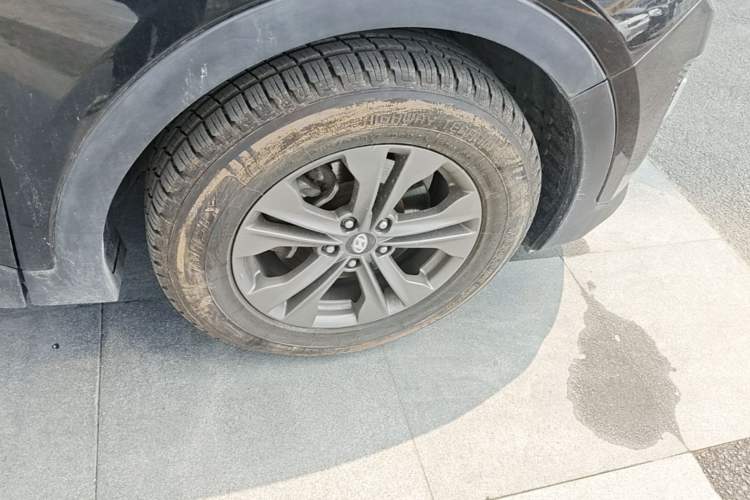 Used Hyundai Santa Fe 2015 2.0T Automatic Two-Wheel Drive Smart Version 5 Seats Right Front Wheel Hub