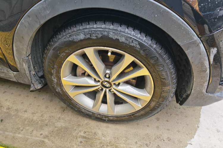 Used Hyundai Santa Fe 2015 2.0T Automatic 4x4 Top-Grade 7-Seater Right Front Wheel Hub